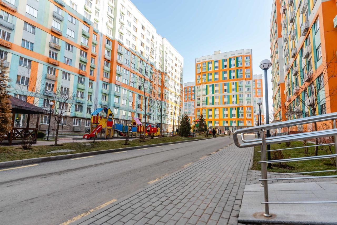 Akvarel Apartment Near Adk アルマトイ エクステリア 写真