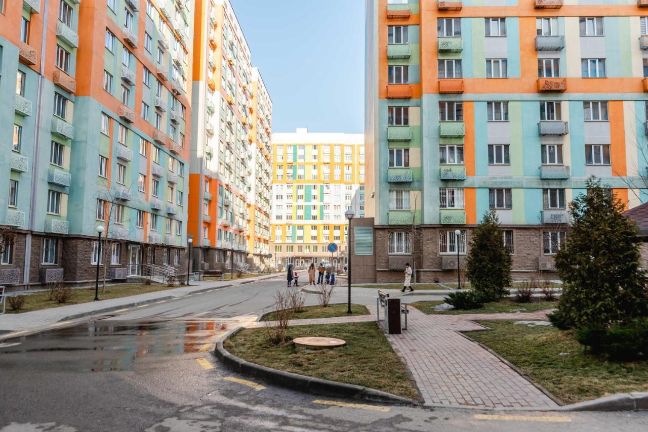 Akvarel Apartment Near Adk アルマトイ エクステリア 写真